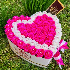 Cutie Trandafiri Sapun Roz Albi Cristale