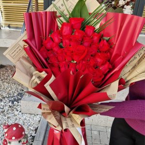 Buchet Trandafiri Naturali Rosii cu Ambalaj