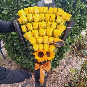 Buchet Trandafiri Naturali Galbeni Floarea Soarelui