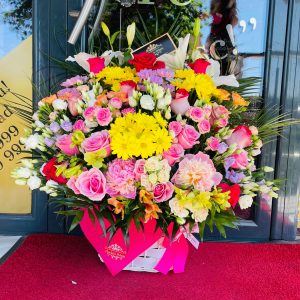 Cos cu Bujori Trandafiri Lisianthus Minirose