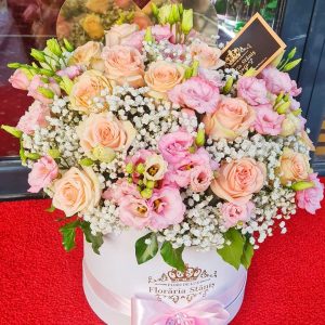 Cutie 23 Trandafiri Coral Lisianthus Roz