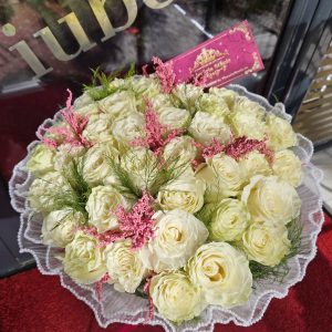 Buchet 39 Trandafiri Naturali Albi Solidagos
