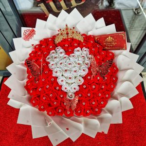 Buchet 101 Trandafiri Sapun Cristale Coronita
