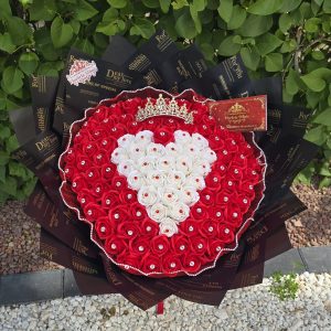 buchet trandafiri sapun 101 cu inima alba