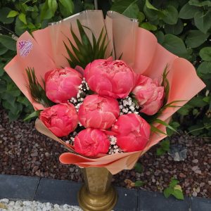 Buchet Elegant cu Bujori Naturali Coral