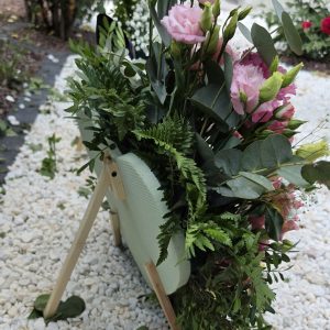 Aranjament Funerar Inima Stativ Dimensiune 60x40cm