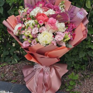 Buchet Flori Naturale Bujori Hortensia Lisianthus