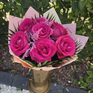 Buchet 7 Trandafiri Naturali Roz Ciclam