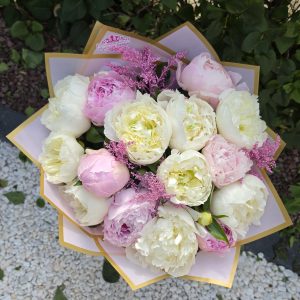 Buchet 15 Bujori Naturali Roz Albi
