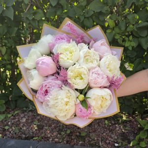 Buchet 15 Bujori Naturali Roz Albi